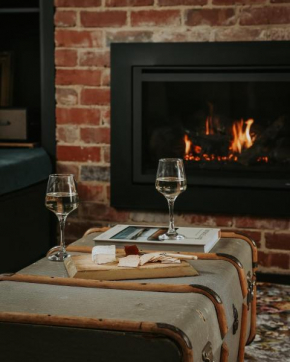 Braithwaite Hobart - Chic Retreat with Outdoor Bath